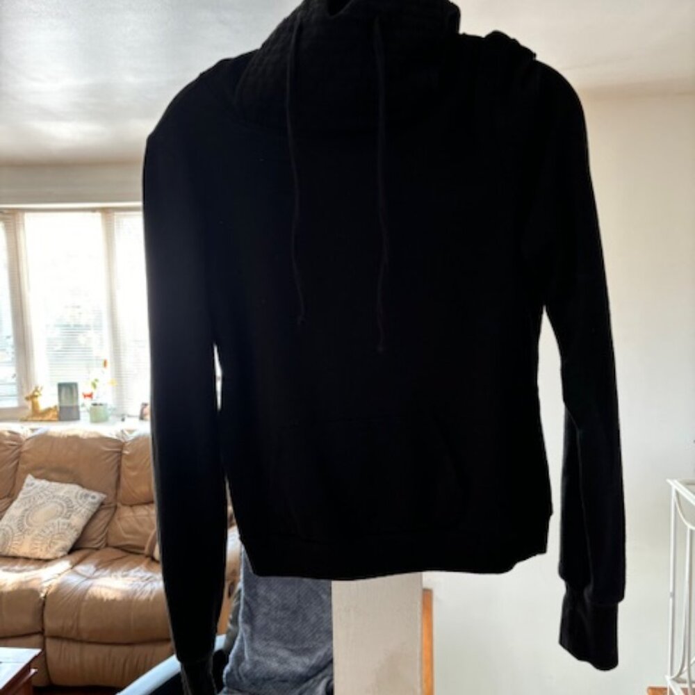 WOMANS LOVEFIRE HOODIE SIZE SMALL NEVER WORN LIKE NEW